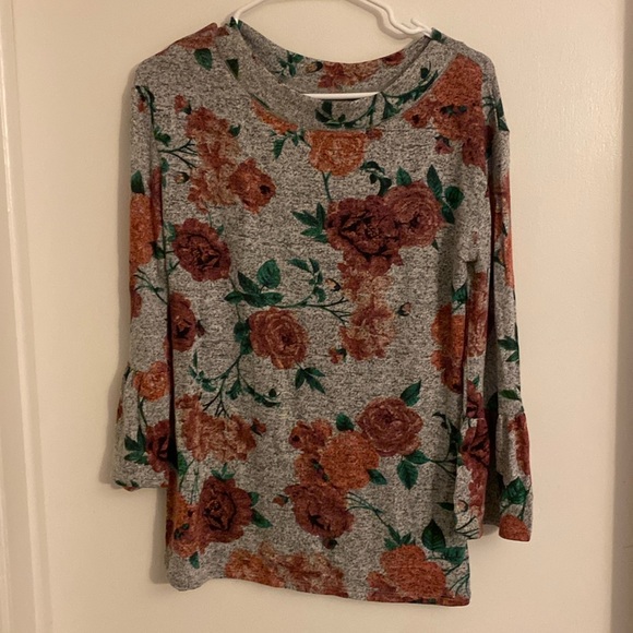 3/4 sleeve Floral Maurice’s top - Picture 1 of 2